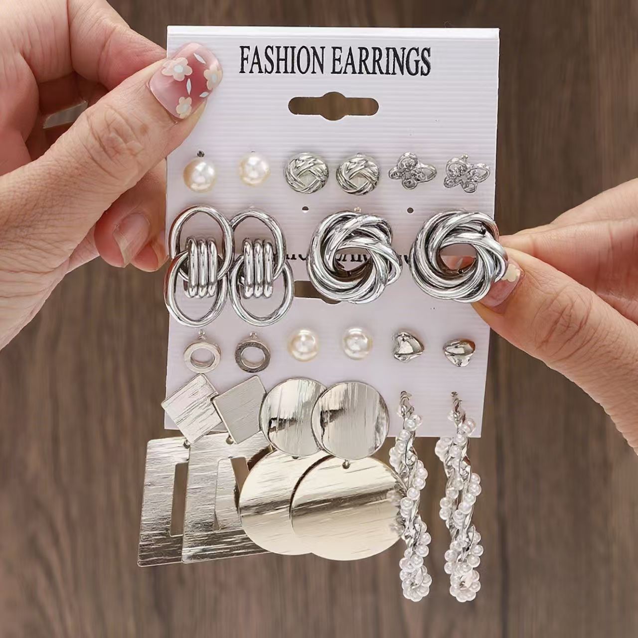 Hoop Earrings Collection for Women – Trendy Minimalist Jewelry for Everyday Style - Morrowden